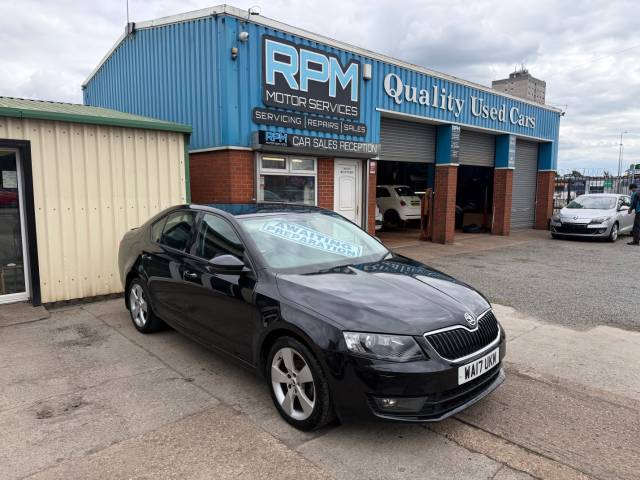 Skoda Octavia 1.6 TDI 110 SE Sport 5dr Hatchback Diesel Black